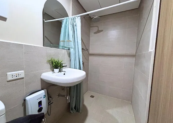 Cozy With Gym And Pool Near It Park * Cebu