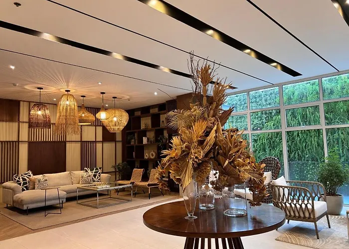 Cozy With Gym And Pool Near It Park